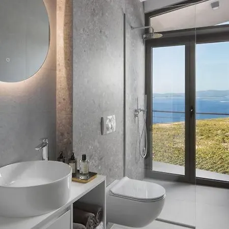 Luxury & Unique Bevel House With Sea View أوروبيتش