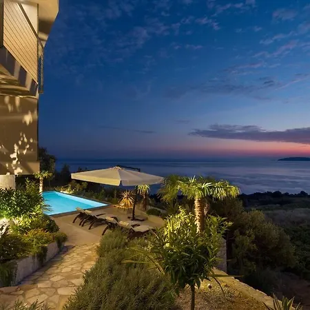 Luxury & Unique Bevel House With Sea View أوروبيتش