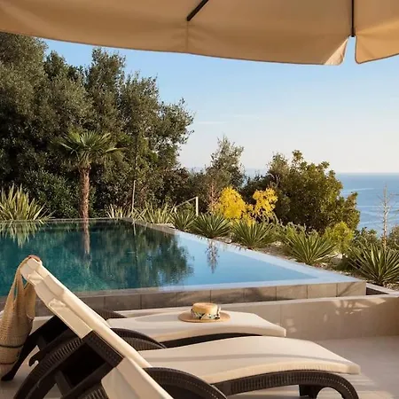 Luxury & Unique Bevel House With Sea View Vila *