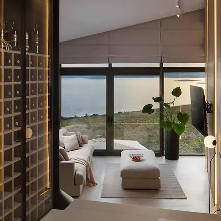 Luxury & Unique Bevel House With Sea View فيلة *