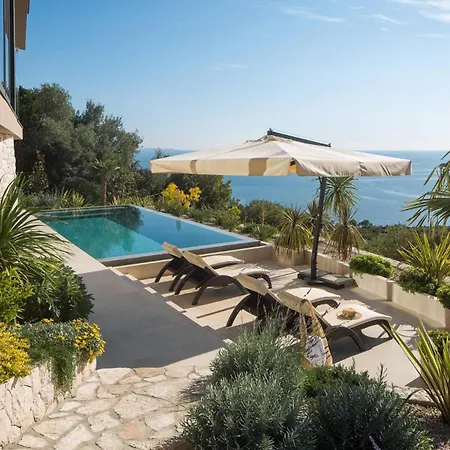 Luxury & Unique Bevel House With Sea View Vila *