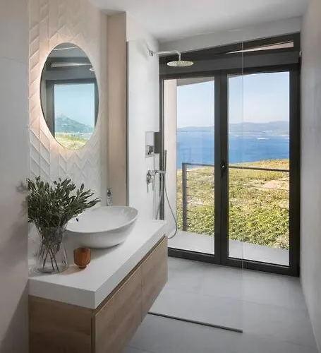 Luxury & Unique Bevel House With Sea View Villa *